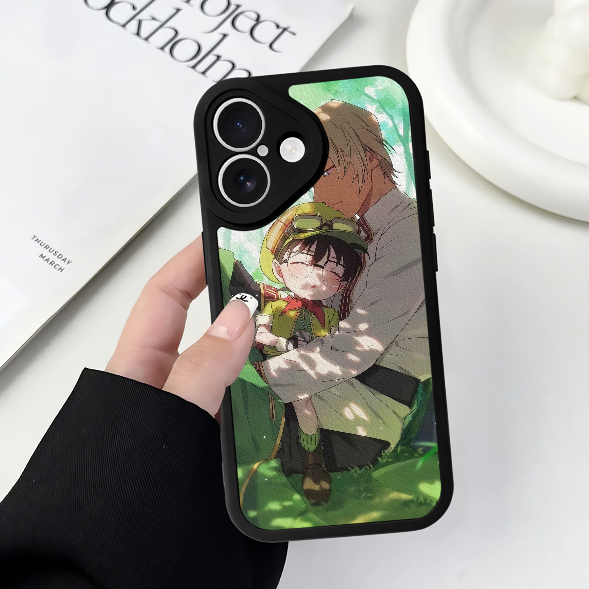 （画像用） 名探偵コナン Detective Conan 【iPhone 16シリーズ対応】シリコンスマホケース（レザー調） 材質：シリコン